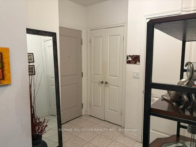 133 WYNFORD Drive Unit 1903 photo 20