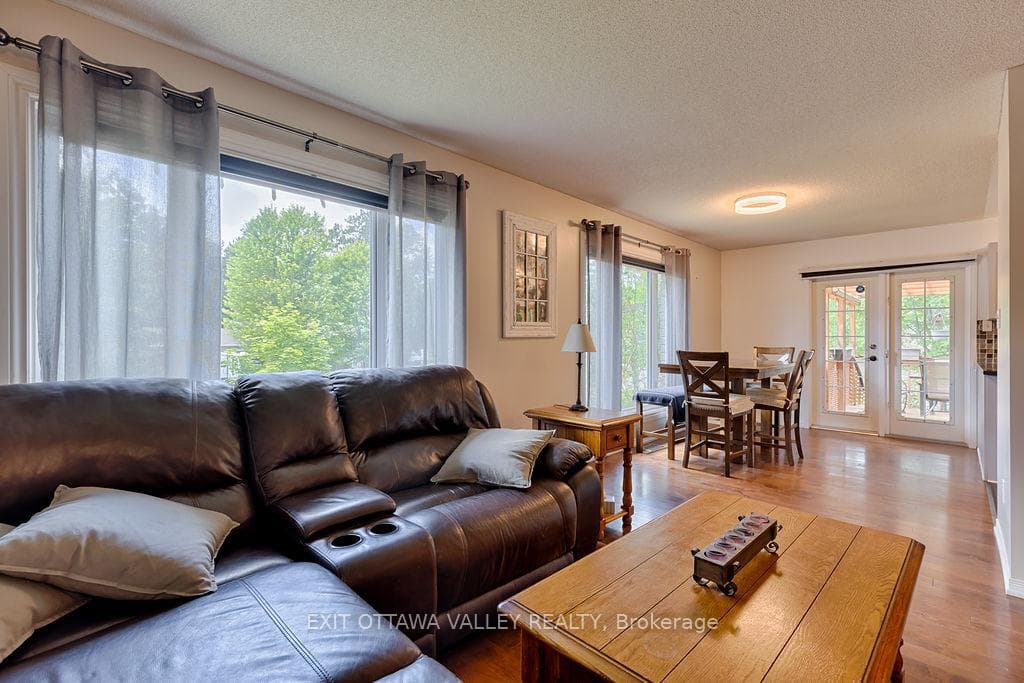 314 Carla Street photo 10
