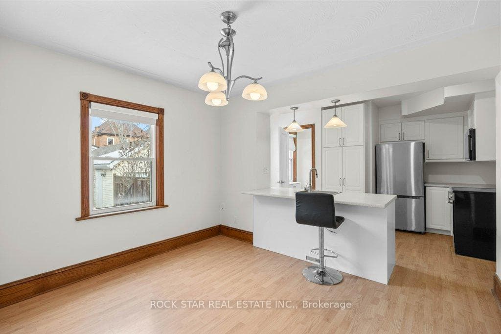 15 MELROSE Avenue Unit Main photo 4