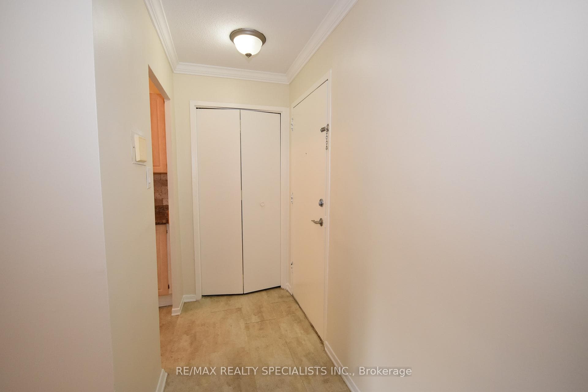 2485 WOKING Crescent Unit 209 photo 4