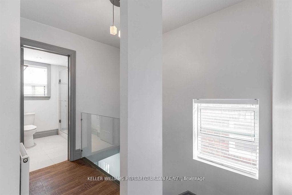 2286 Dufferin Street Unit Upper photo 6