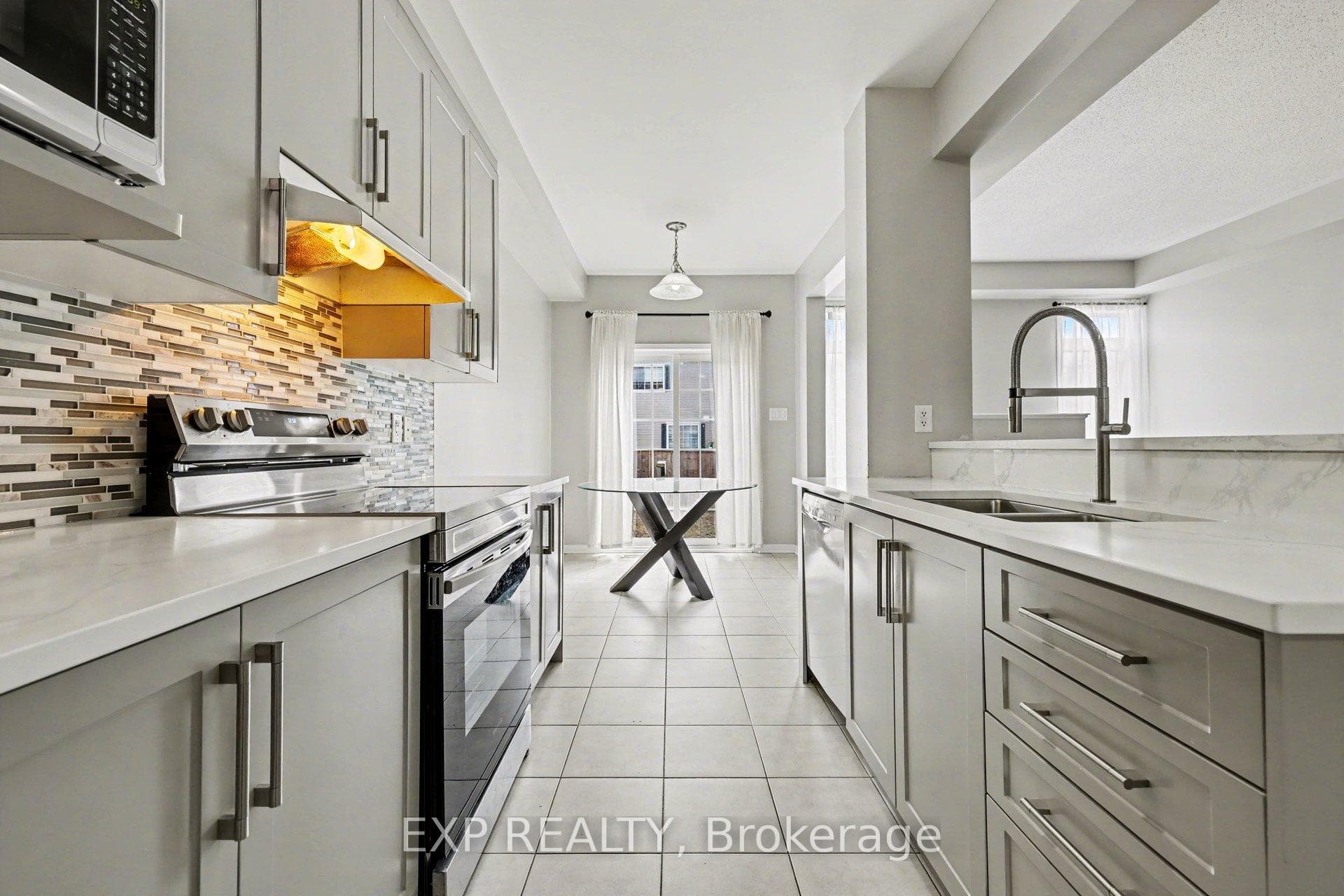 450 Ashbourne Crescent photo 11