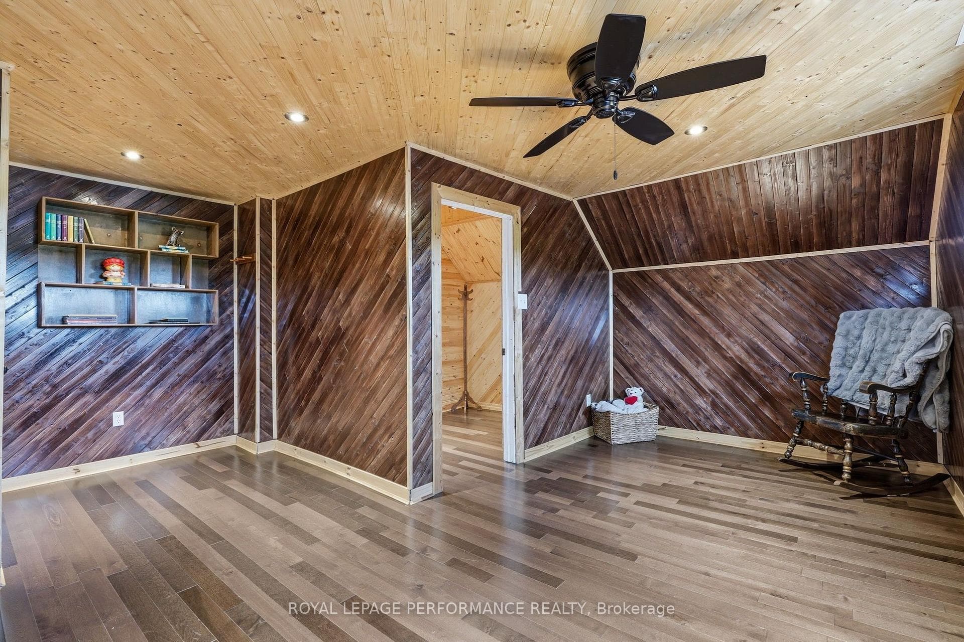 770 Station Street photo 19