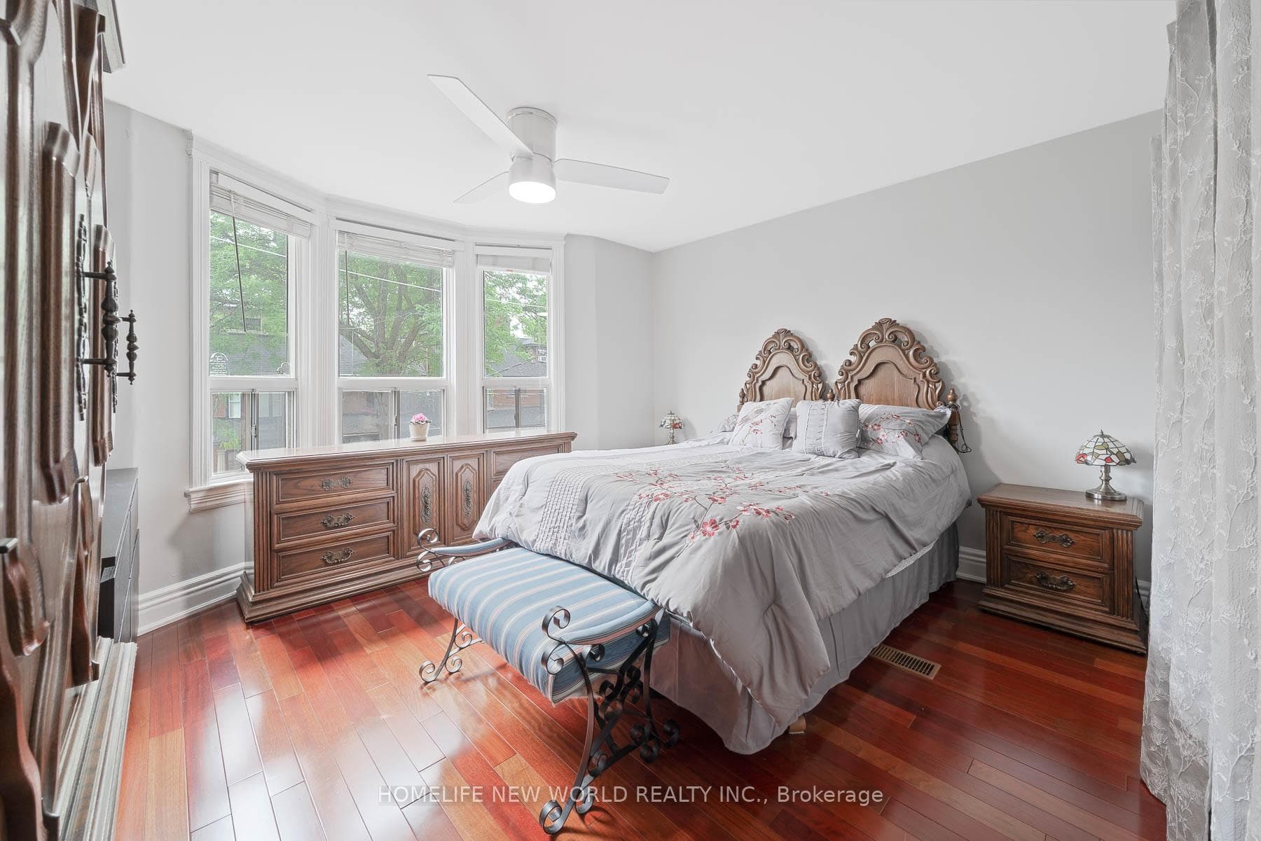 54 Marchmount Road photo 19