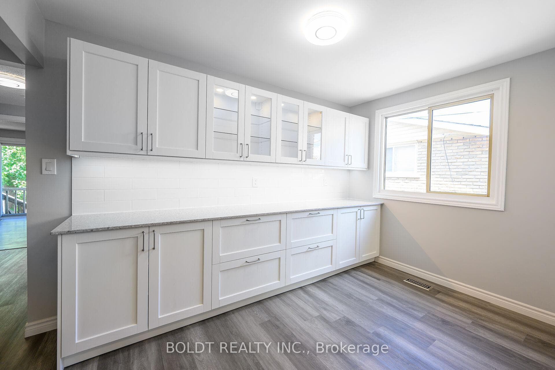 50 Adis Avenue photo 7
