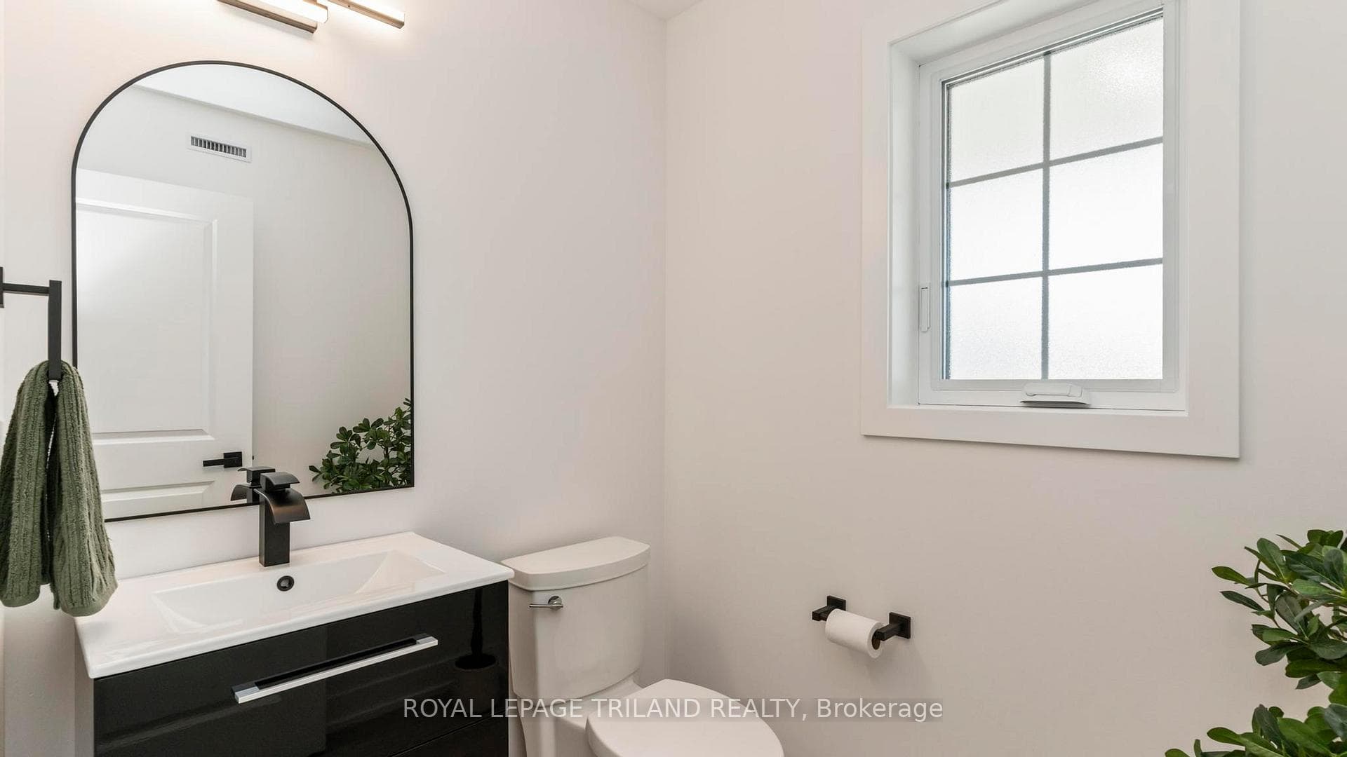131 EMPIRE Parkway photo 8