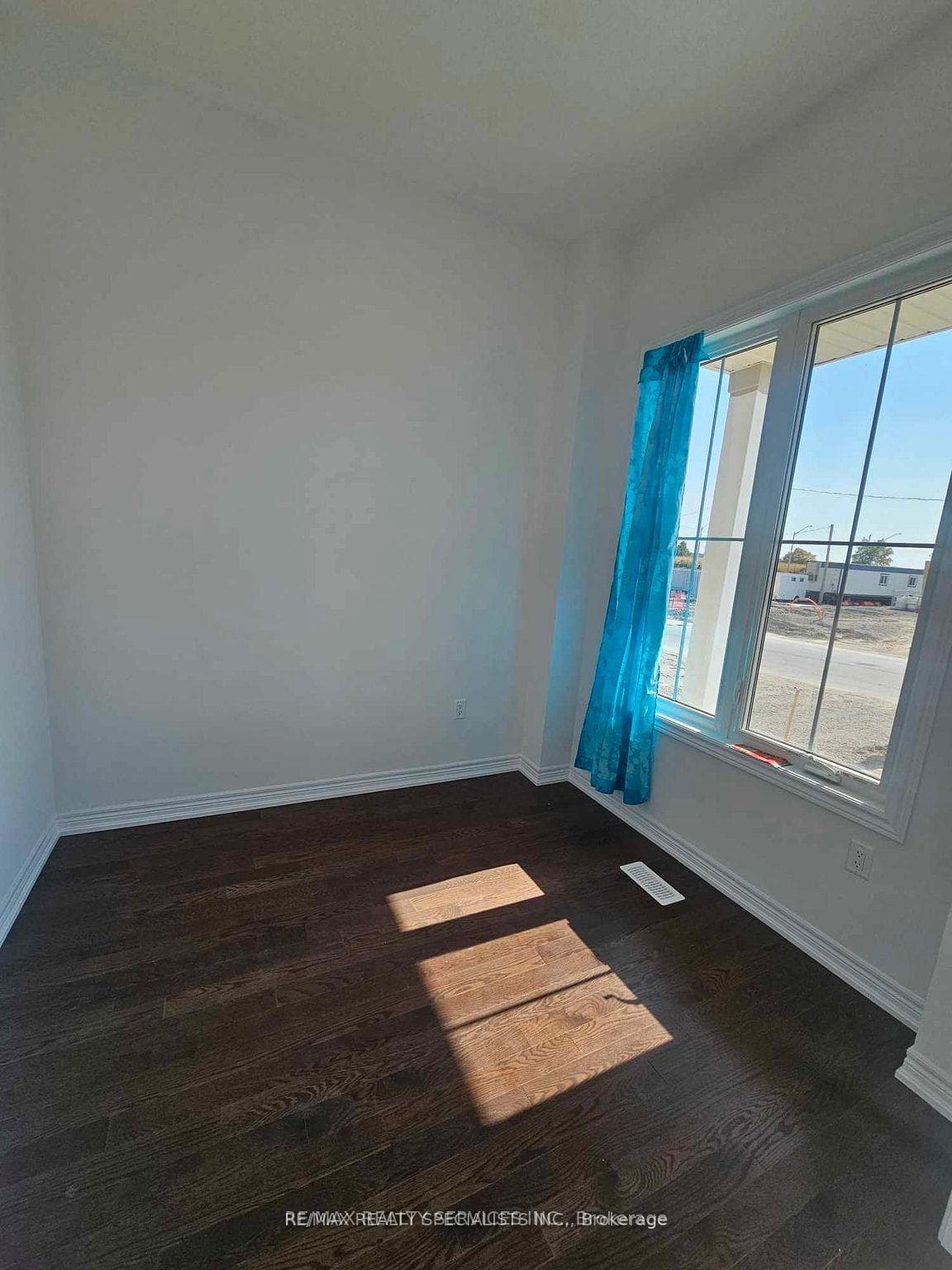 173 Fenchurch Manor photo 2