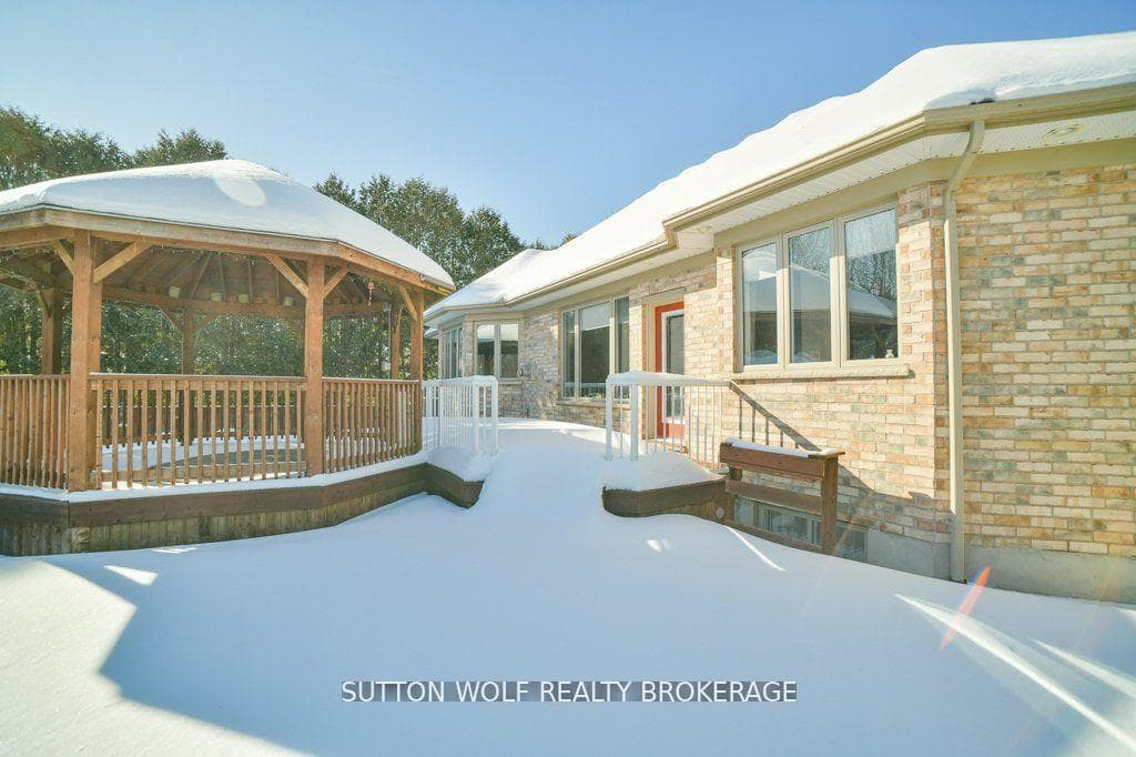98 Harris Road photo 40