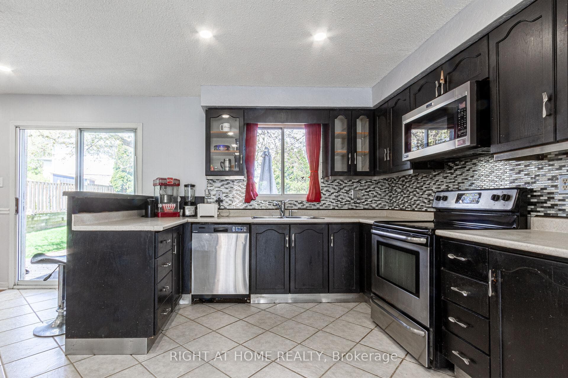 2425 Coventry Way photo 12