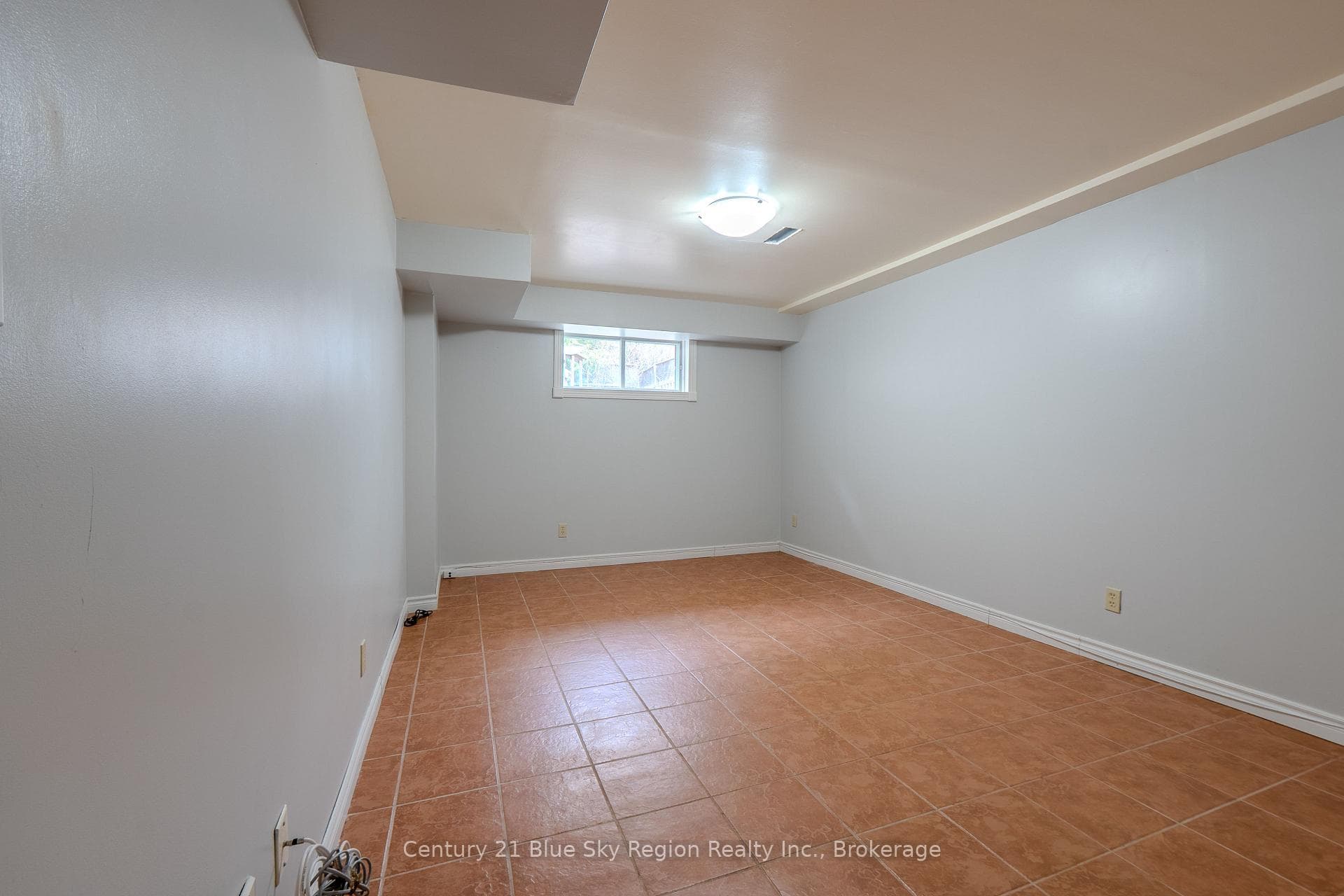 663 Tackaberry Drive photo 43