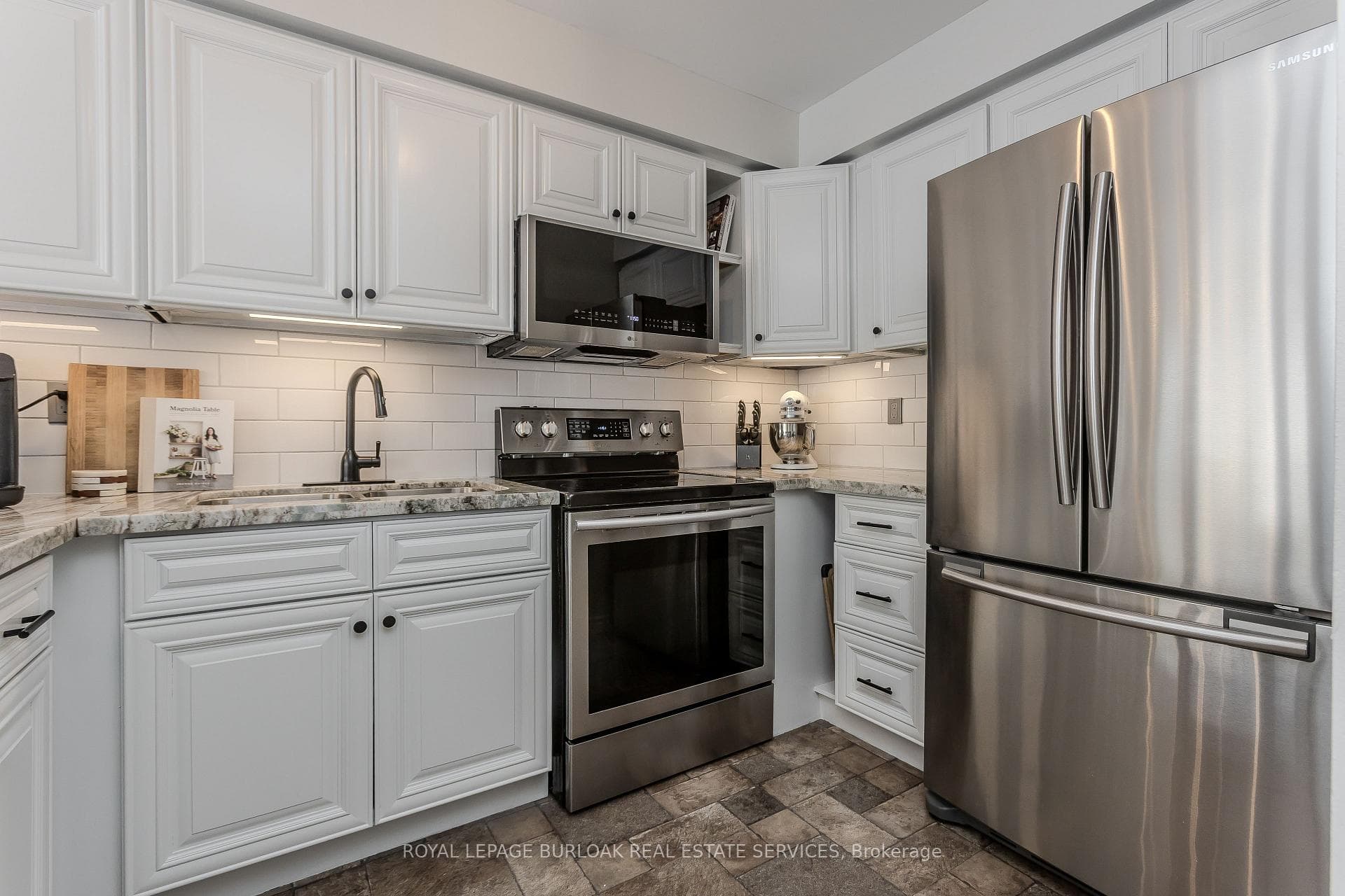 12 Thornlodge Drive photo 13