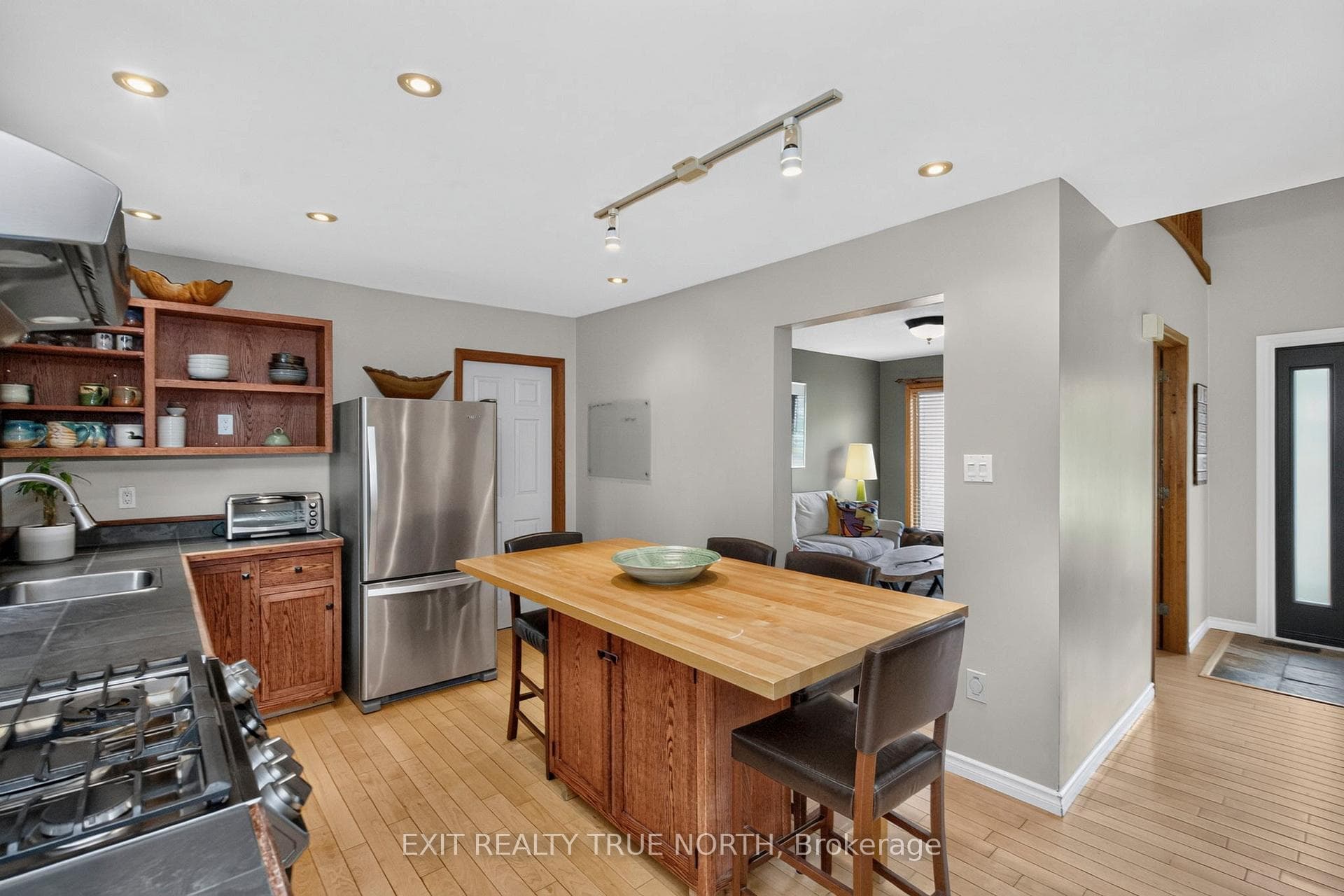 14 Rosewood Avenue photo 8