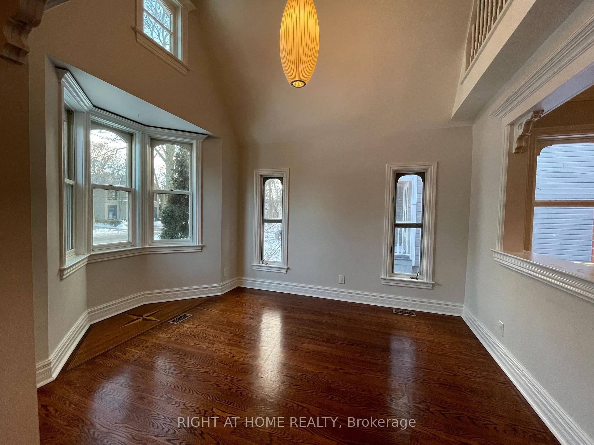 435 Maple Avenue photo 17
