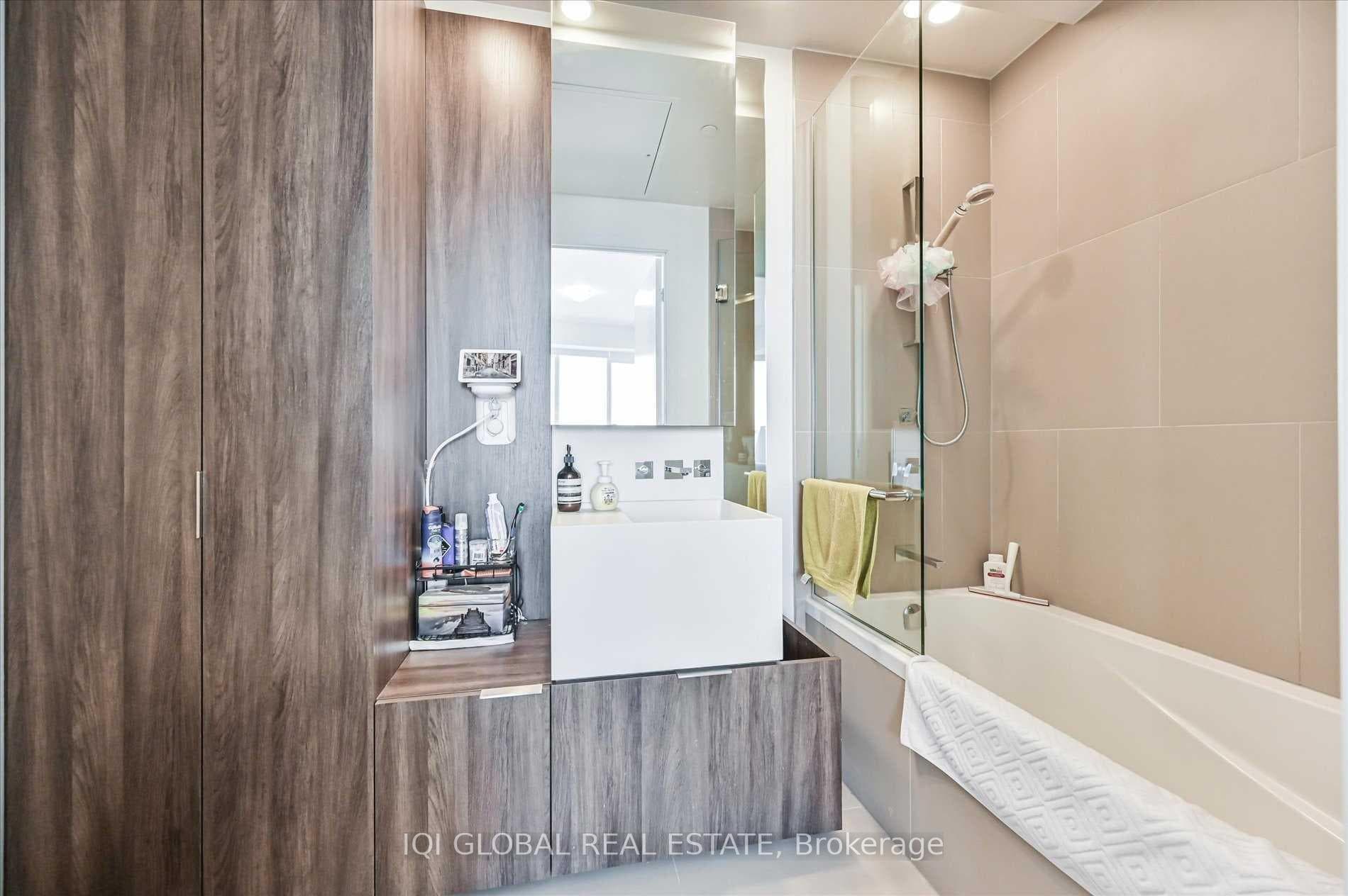 1 Bloor Street Street Unit 426 photo 10