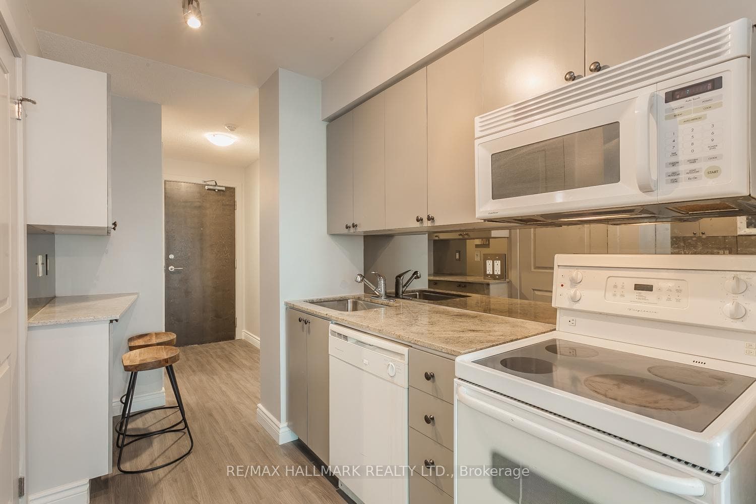 50 Lynn Williams Street Unit 615 photo 2