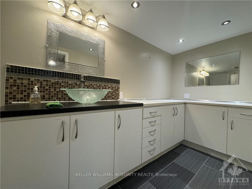 6 CURRAN Street photo 16