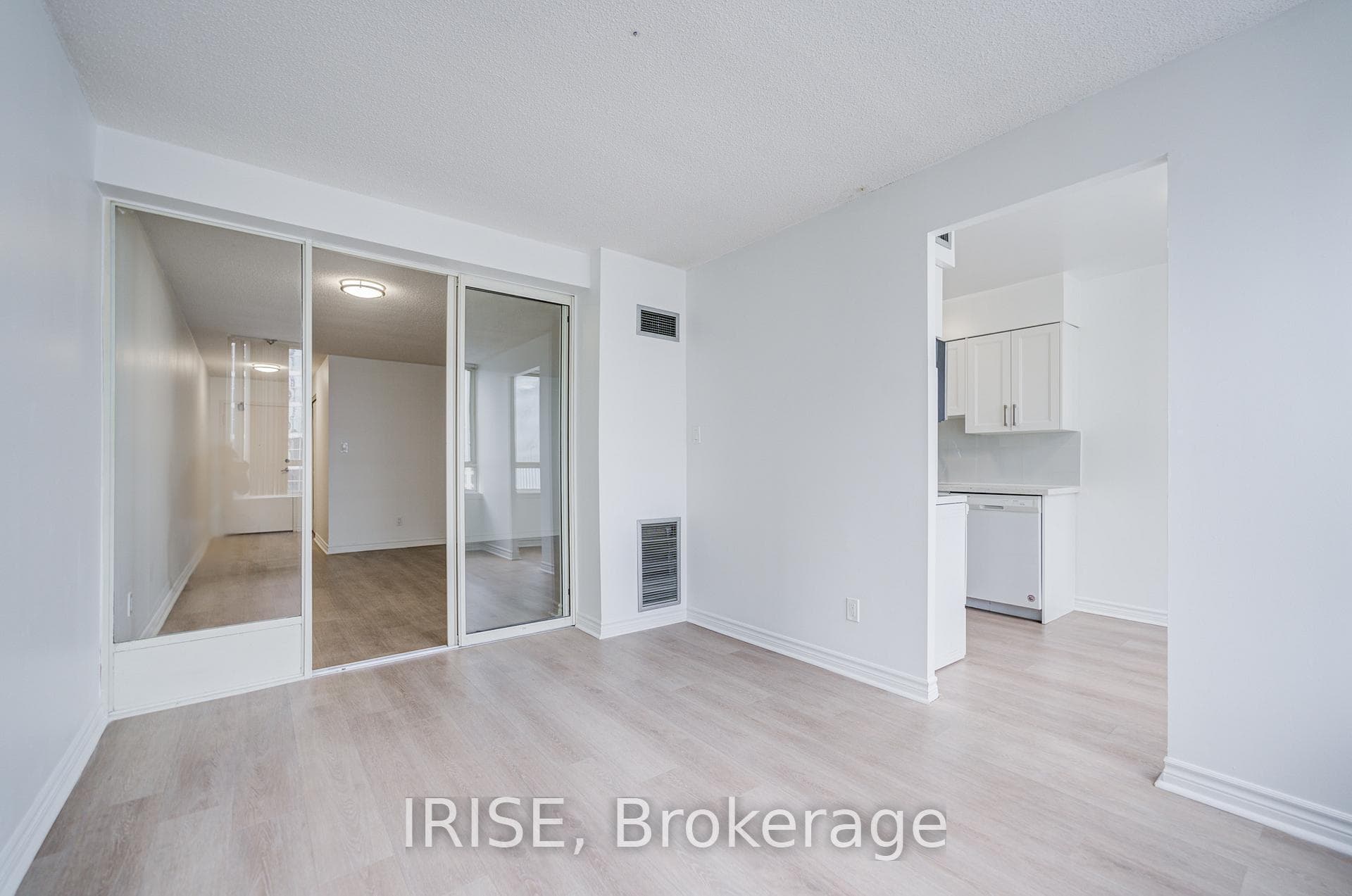 633 Bay Street Unit 1516 photo 11