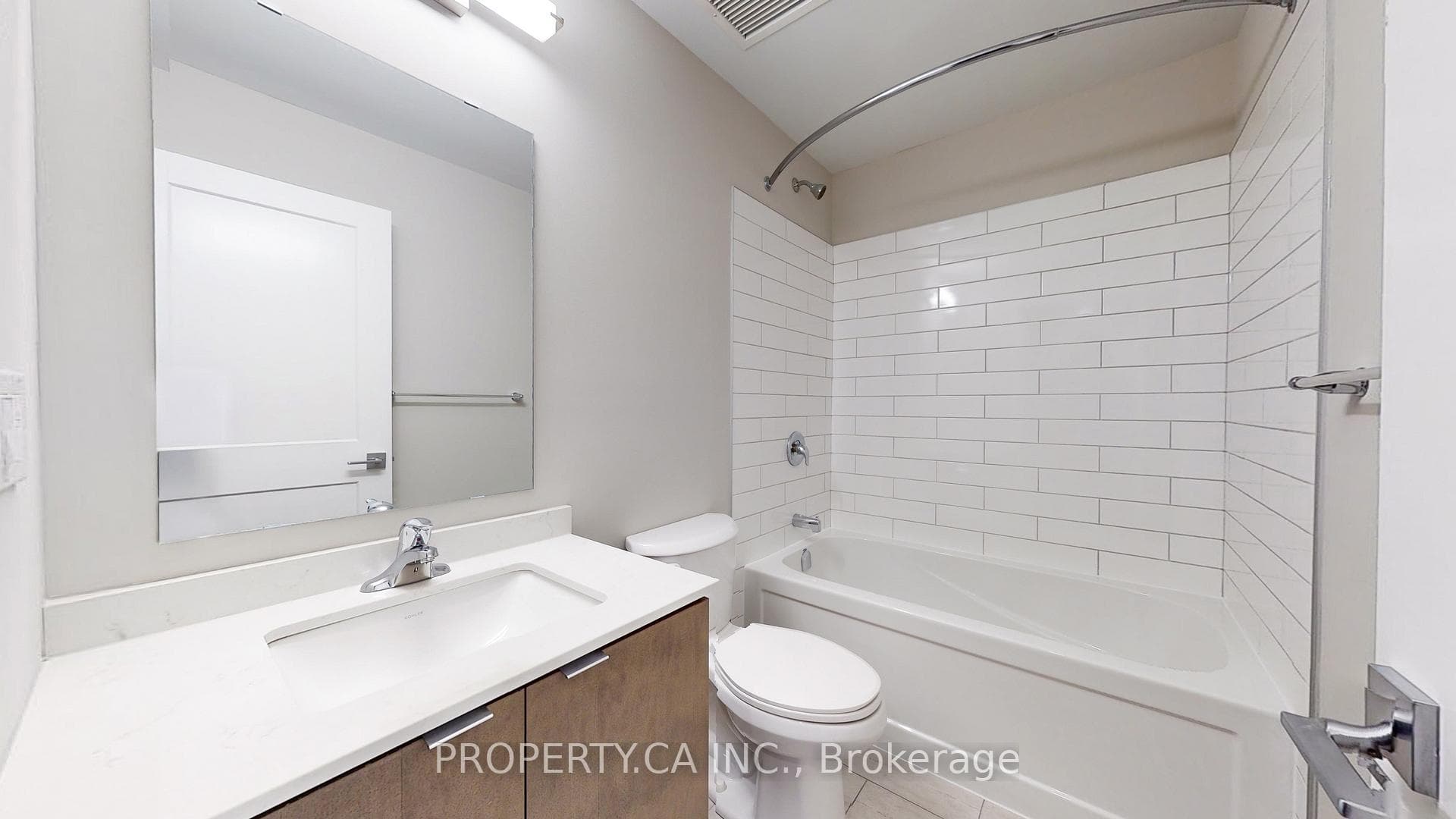 708 Woolwich Street Unit 303 photo 31