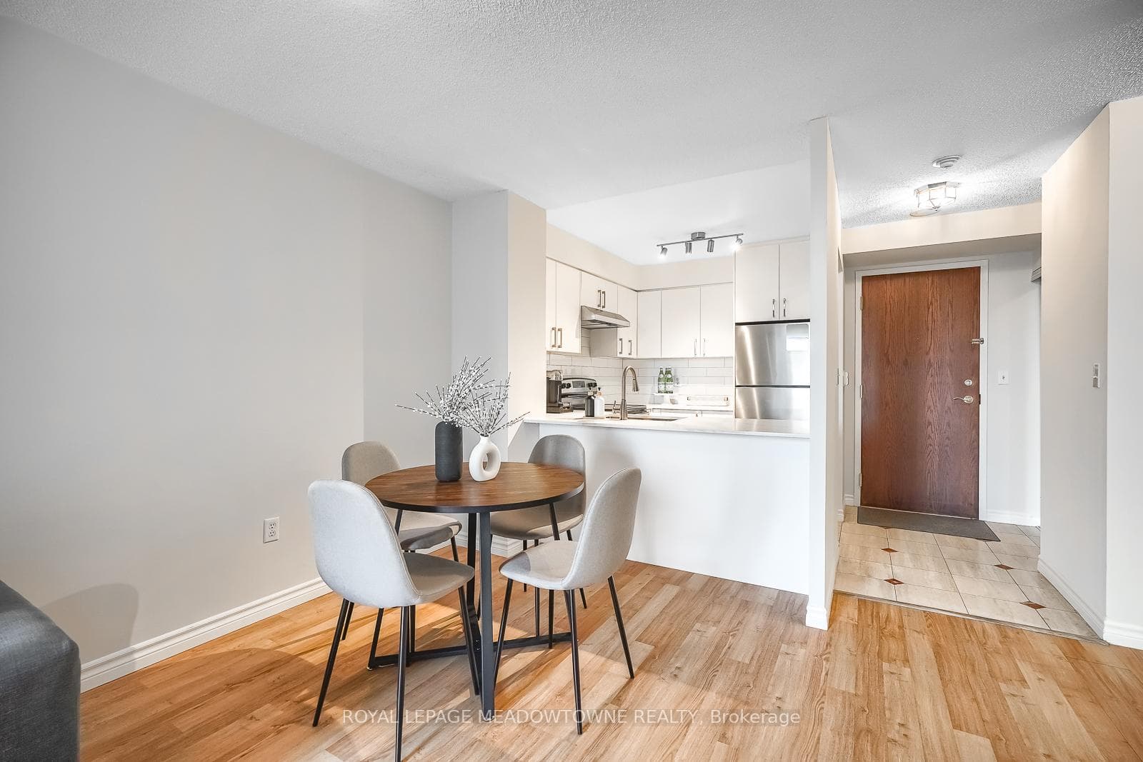 18 Pemberton Avenue Unit 401 photo 6