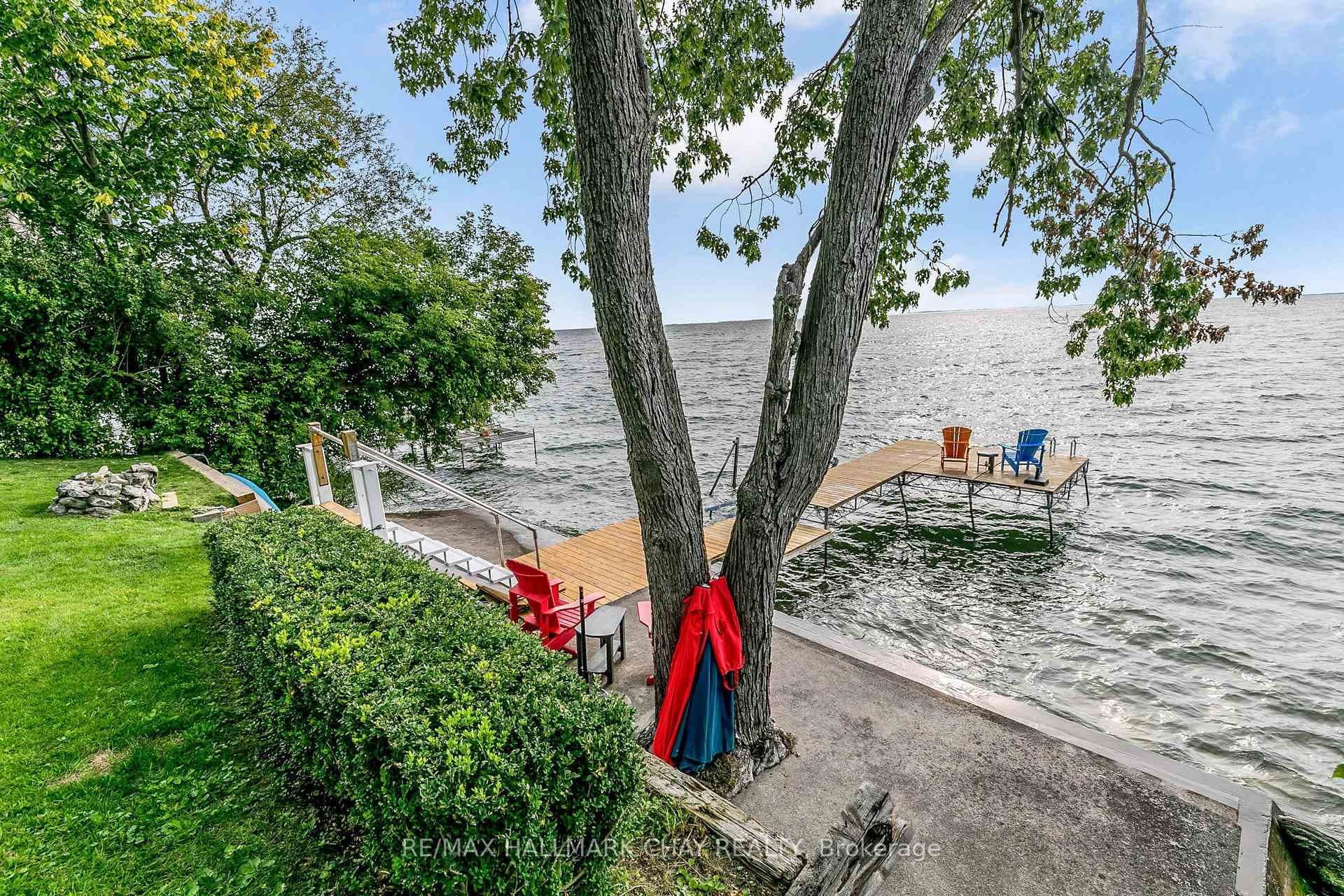 1069 Lakeshore Road photo 3