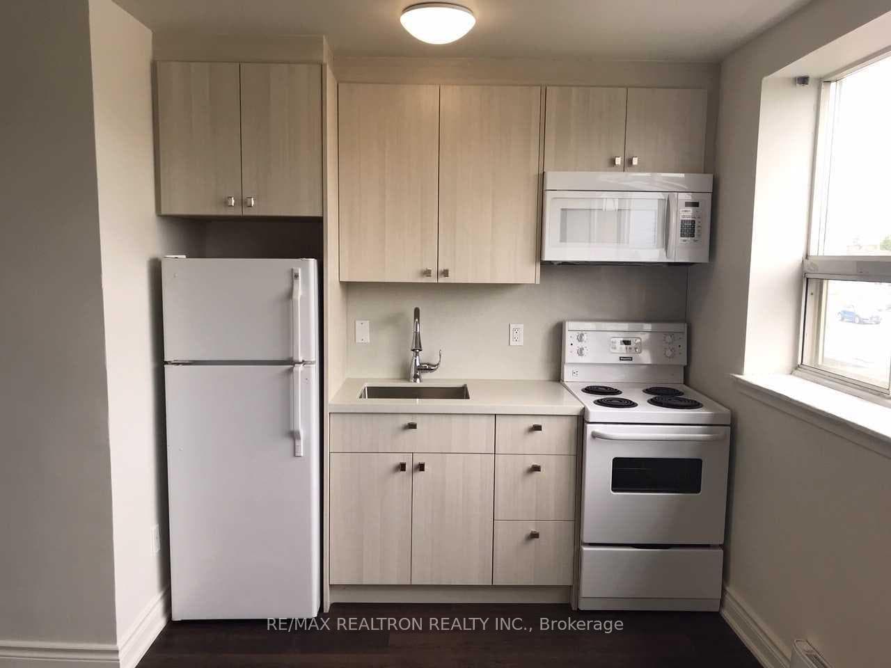 1985 Lawrence Avenue Unit 1 photo 3