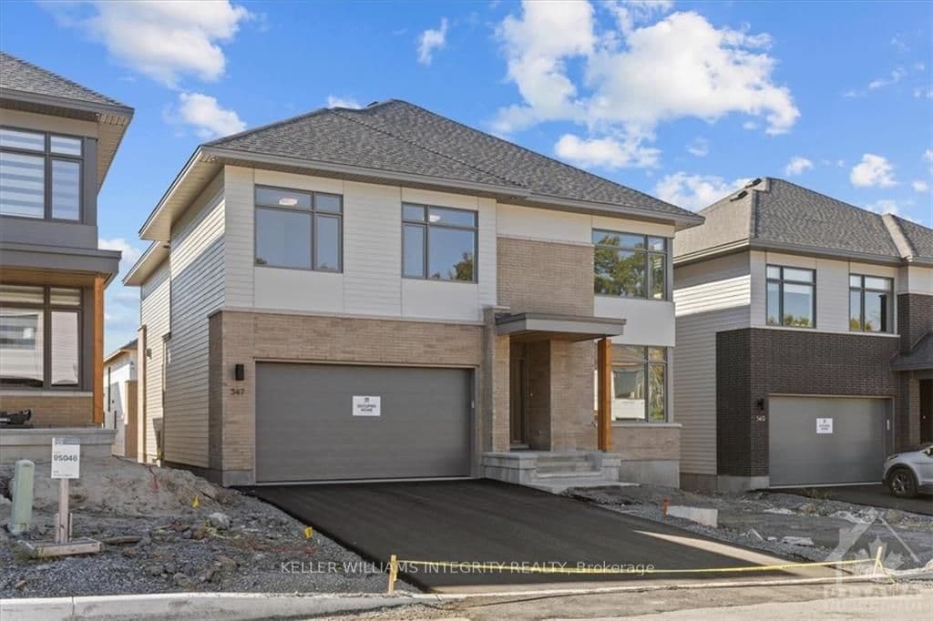 547 OMINIK Crescent photo 2