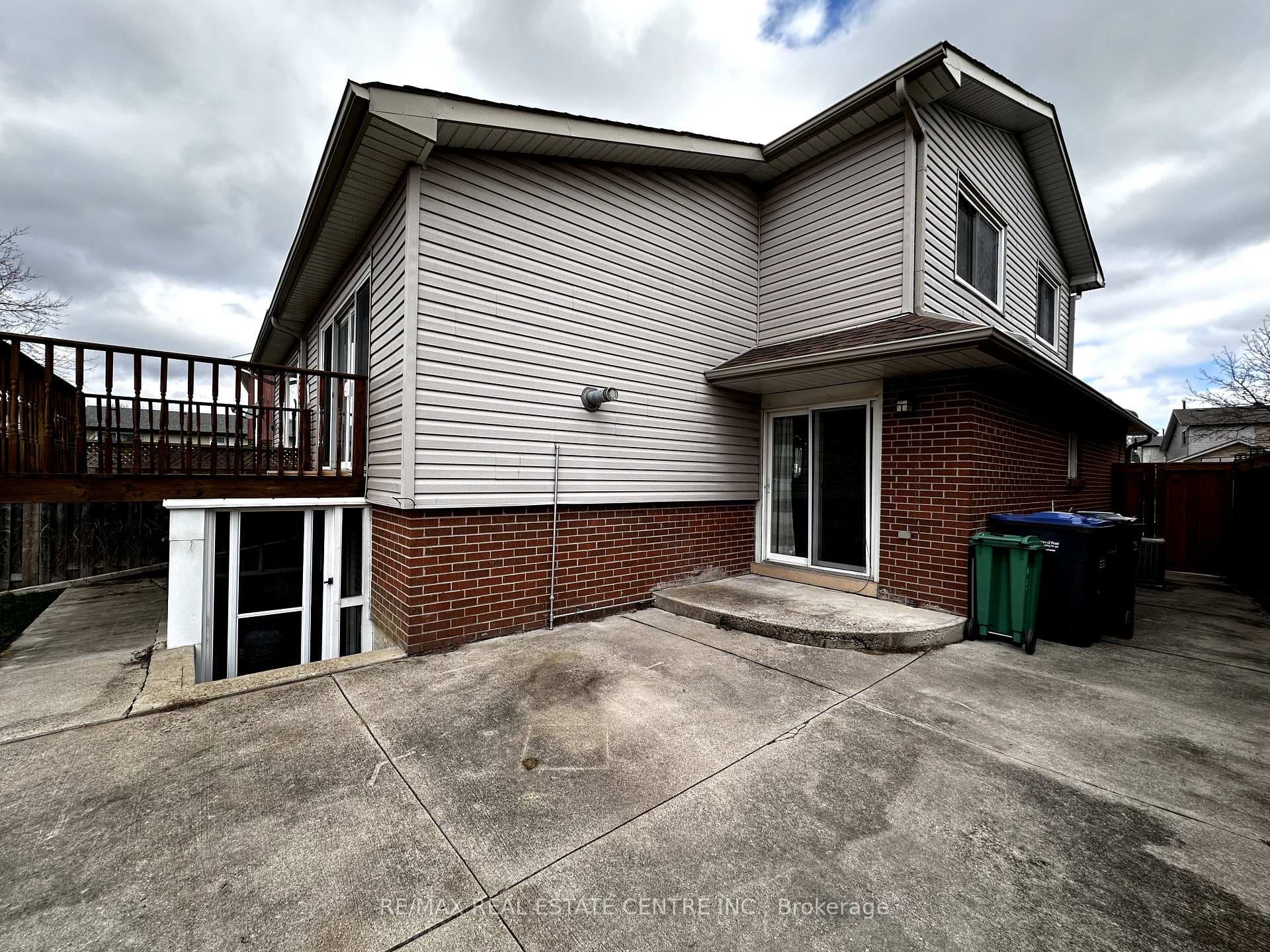 12 Camberley Crescent photo 35