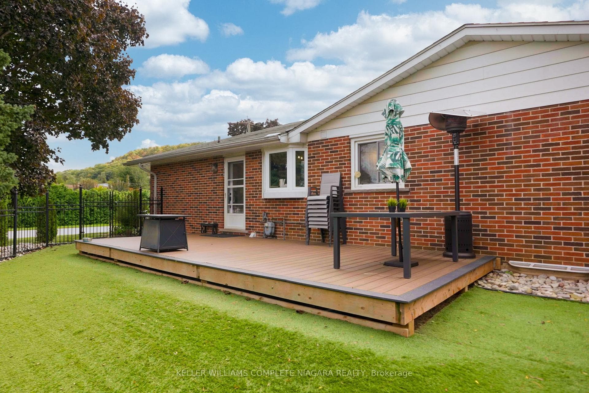 2 Brentwood Road photo 36
