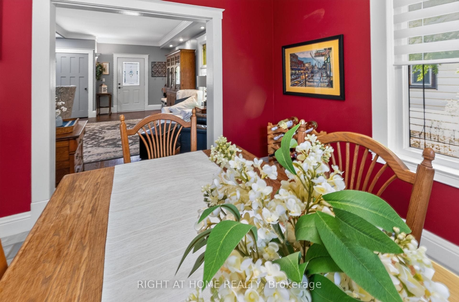 327 Wellington Street photo 17
