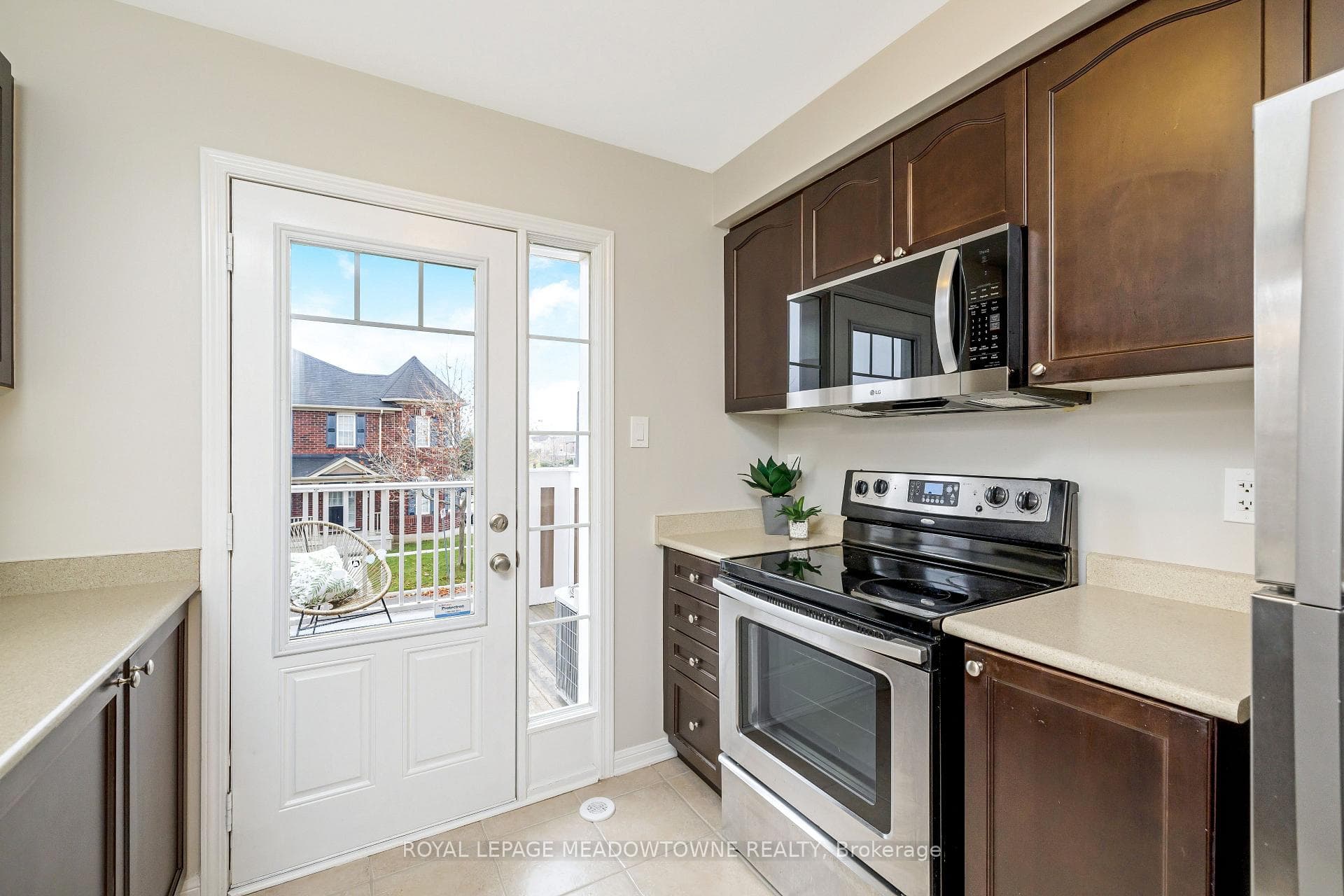 1037 HAXTON Heights photo 17