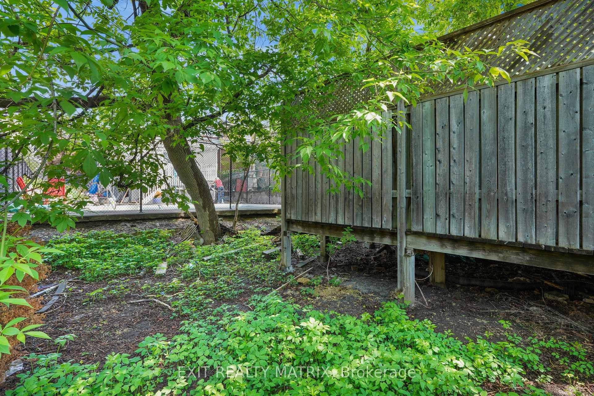 261 Montfort Street photo 30