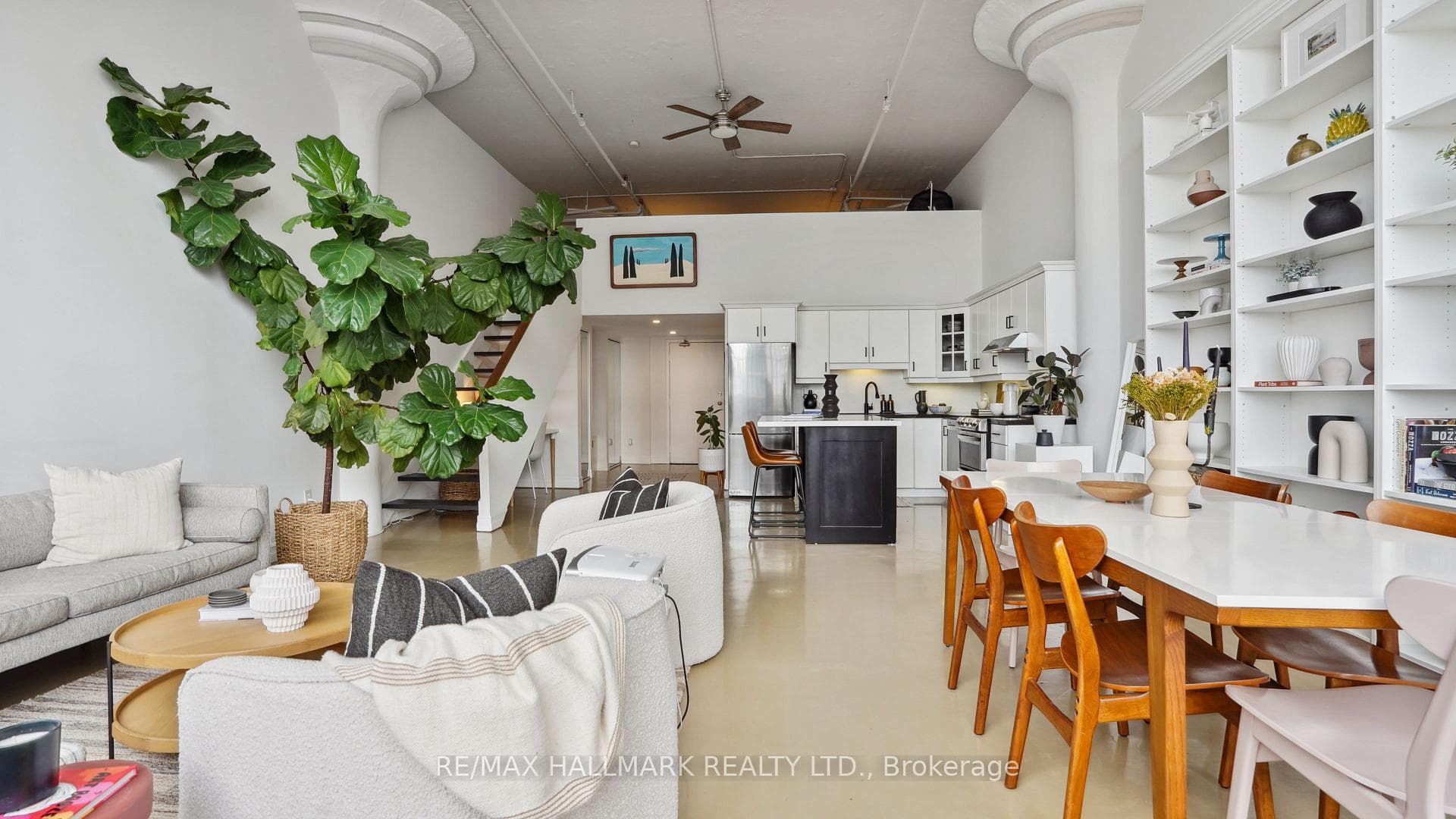 245 Carlaw Avenue Unit 505A photo 2
