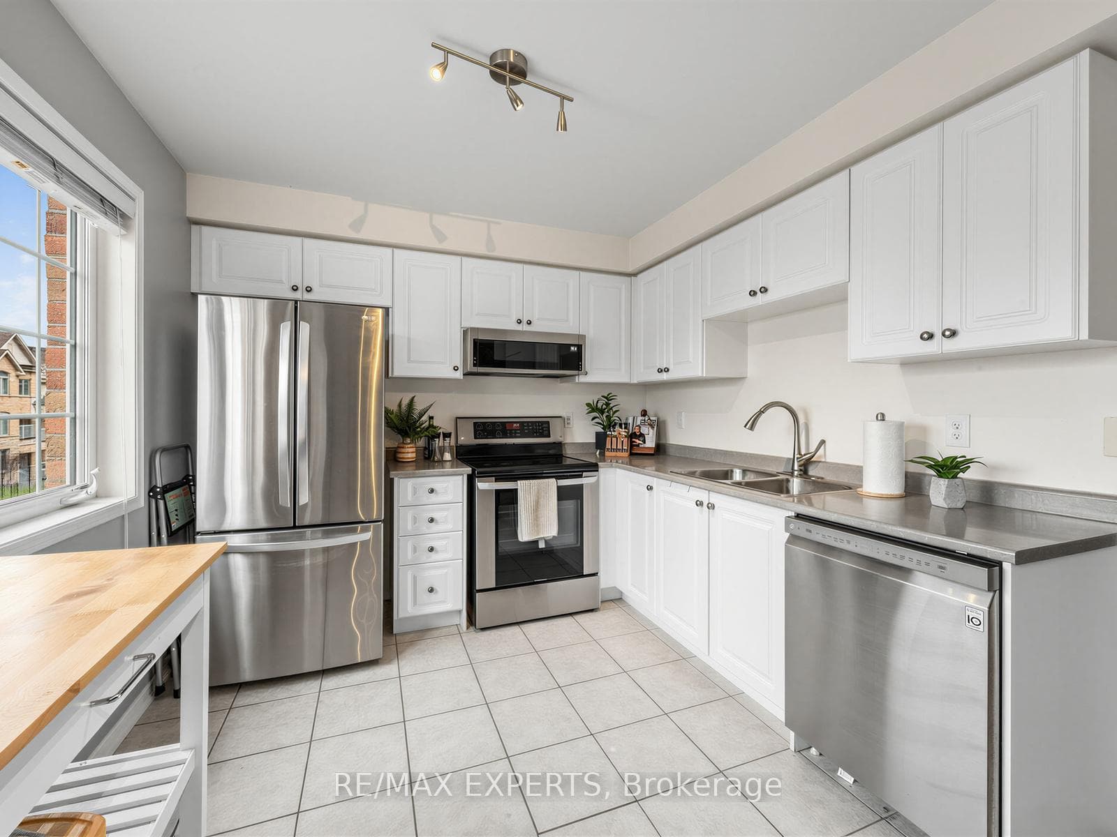125 Devineridge Avenue photo 10