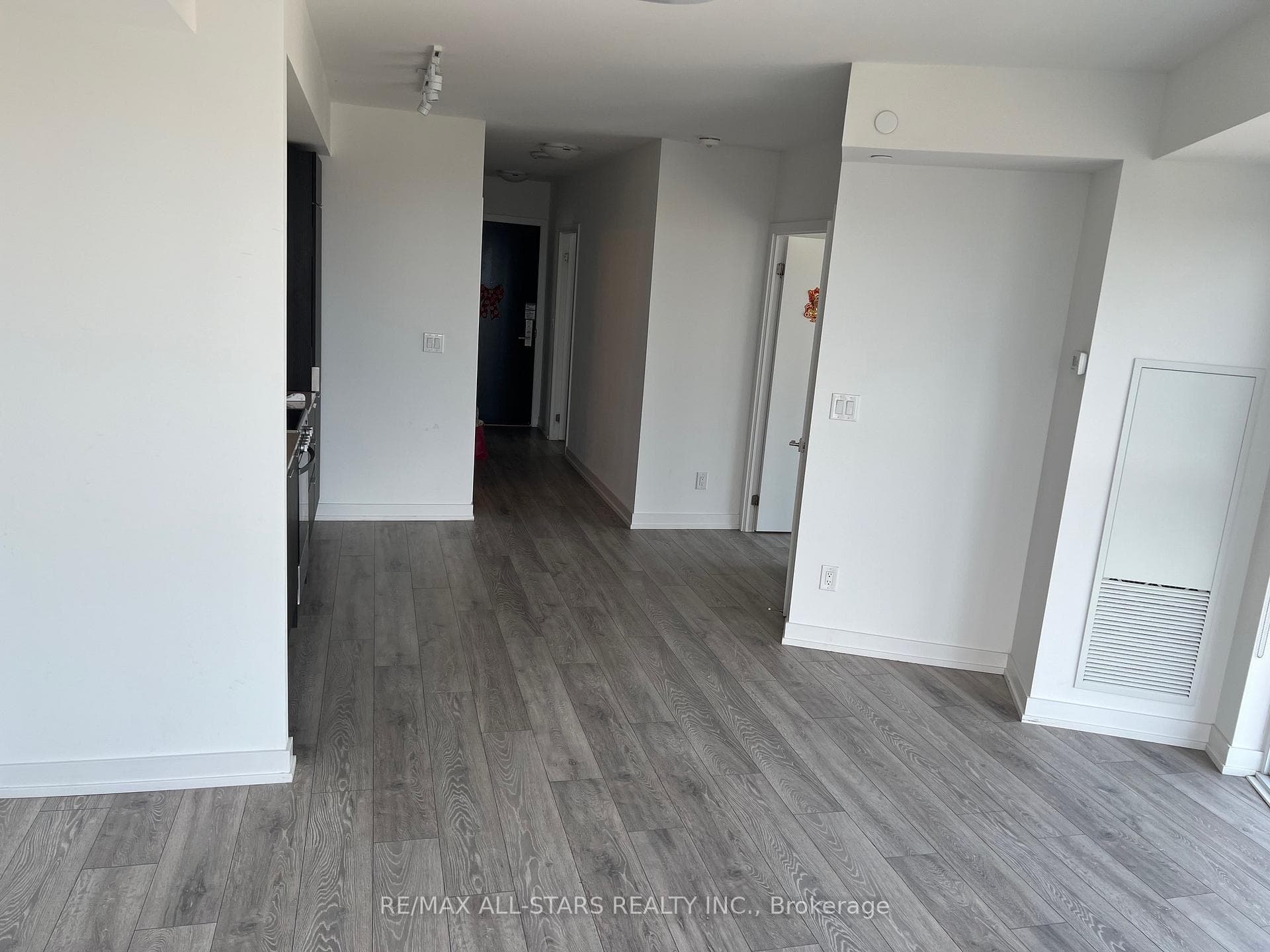 159 Wellesley Street Unit 2104 photo 7