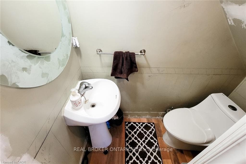 Main Flr Bathroom
