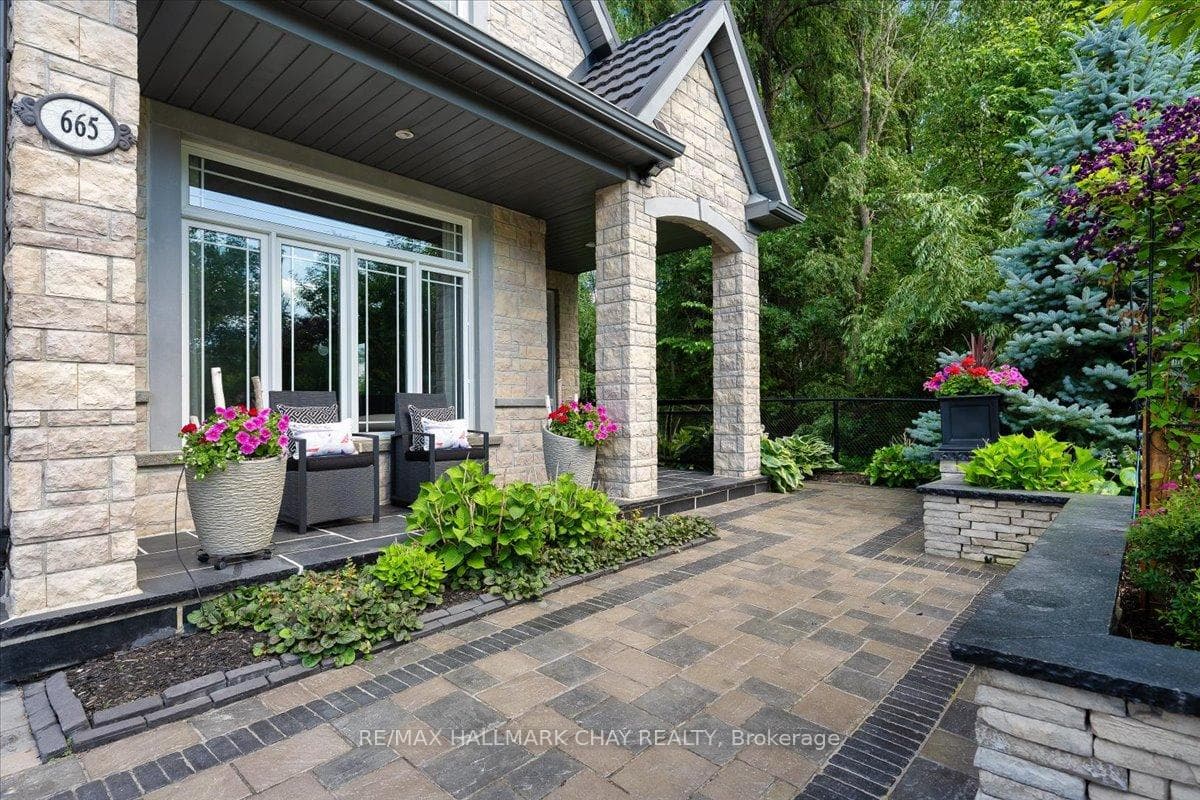 665 Park Road photo 4