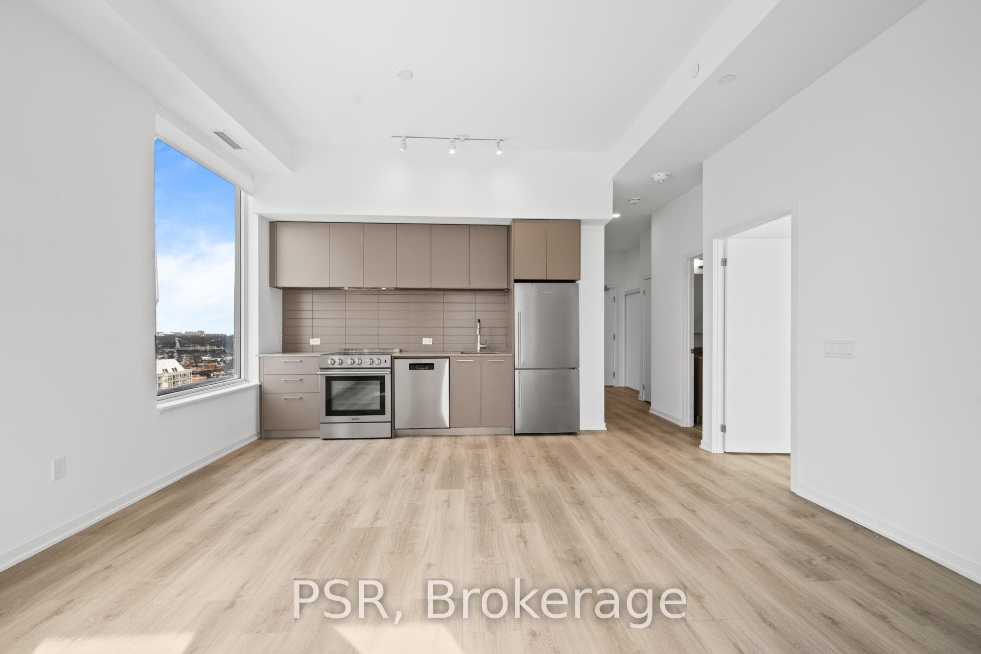 101 Roehampton Avenue Unit 1909 photo 3