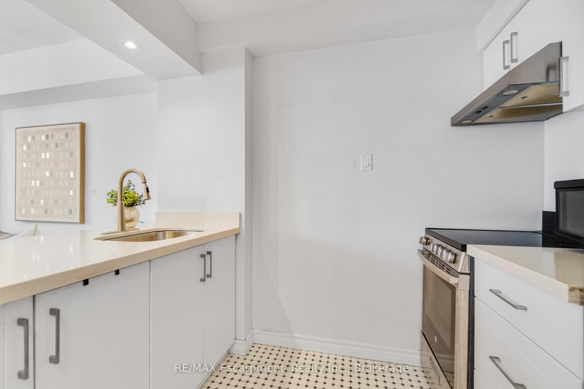 80 Saint Patrick Street Unit 820 photo 14