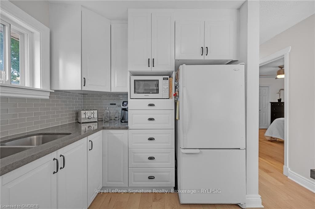 36 BEAUCOURT Road photo 13