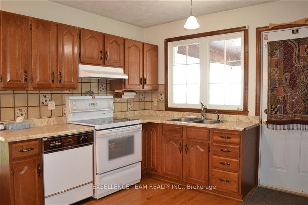 156 MILITARY Road photo 6
