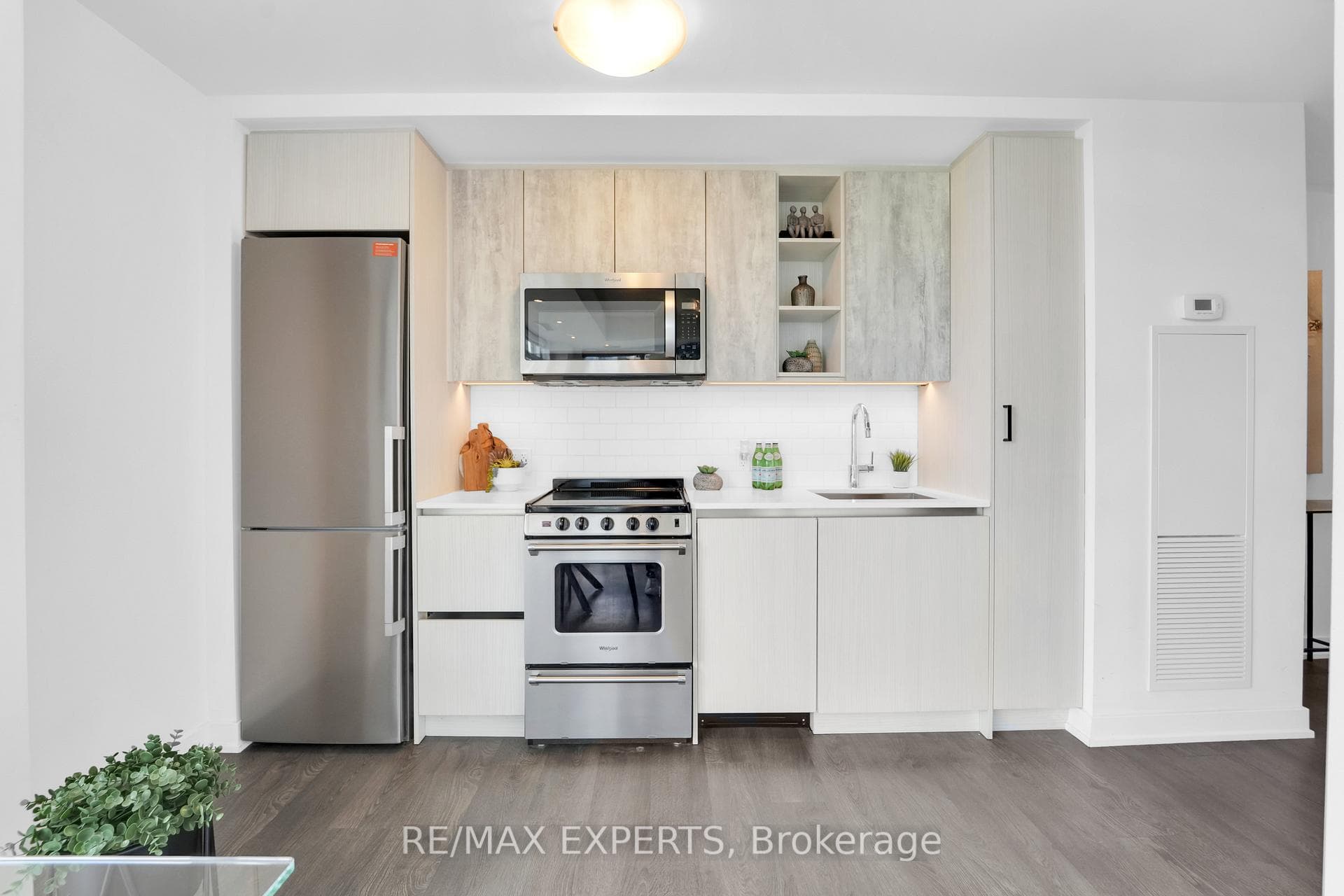 251 Manitoba Street Unit 505 photo 10