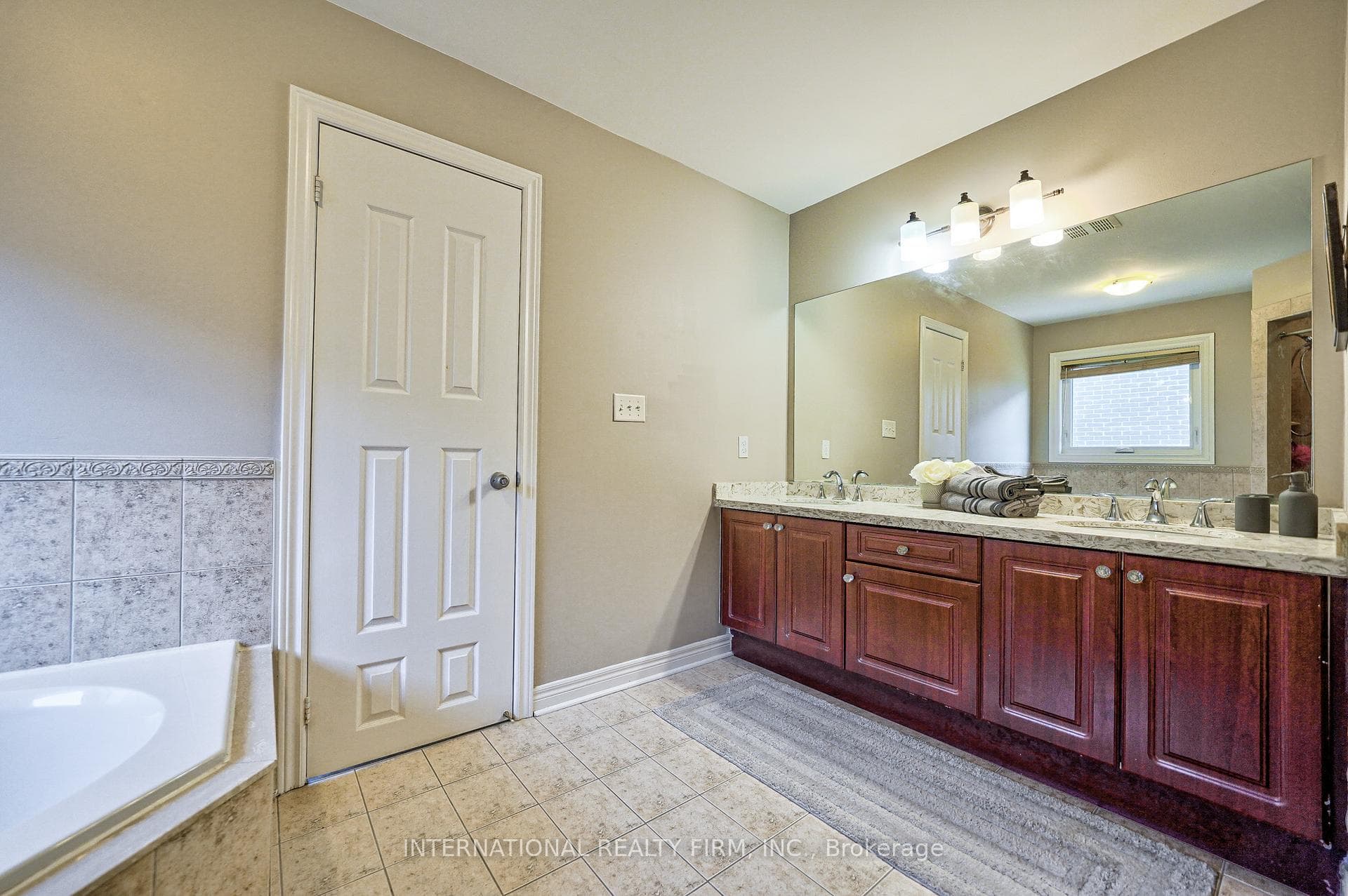 Master ensuite bathroom-upper level