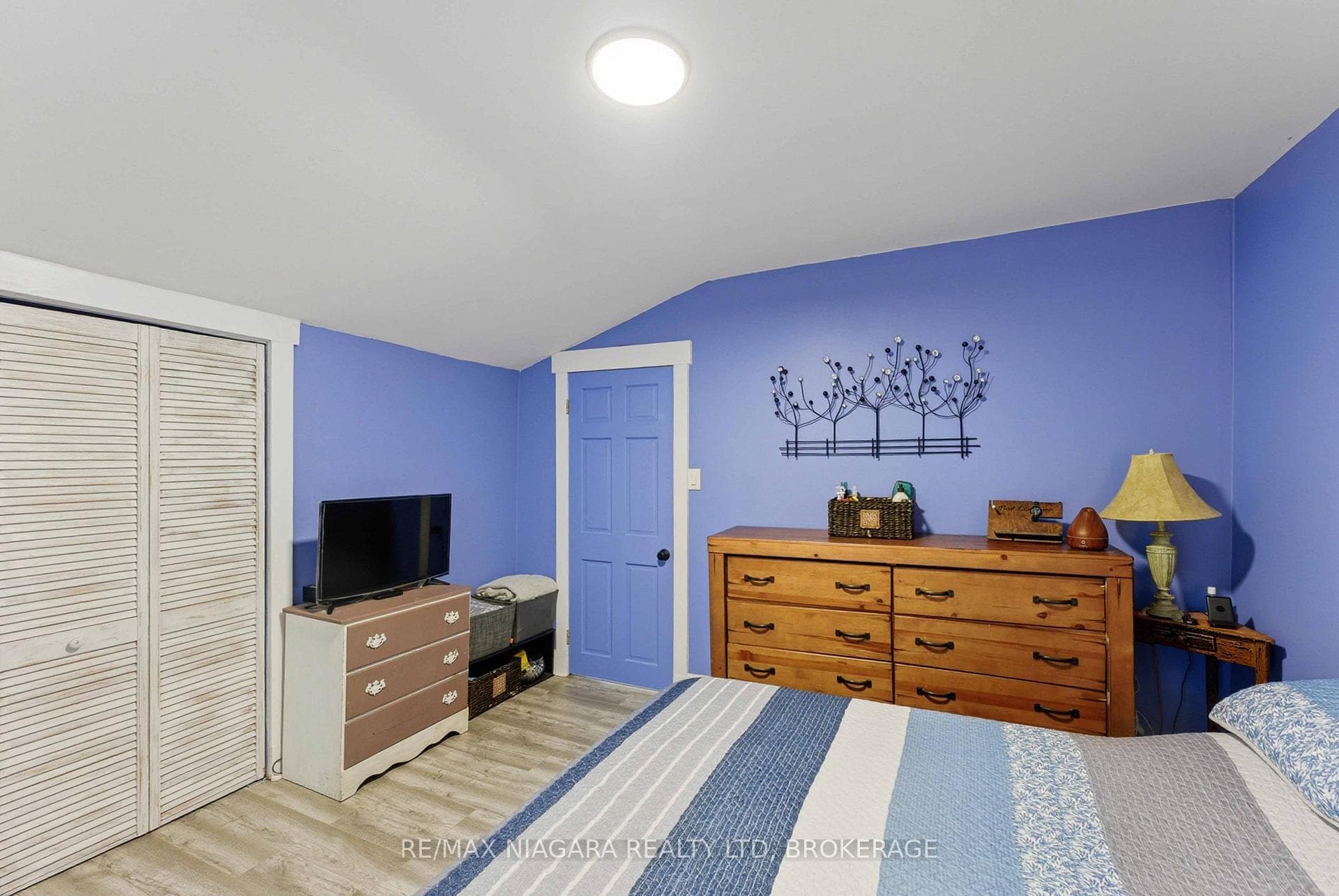 111 LOUISA Street photo 17