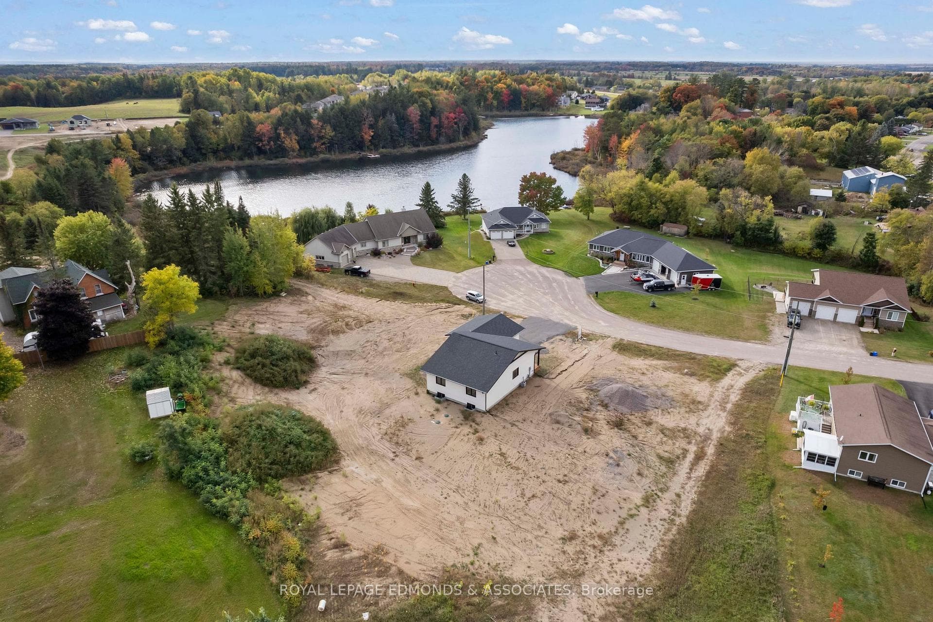 7 Mapleview Court photo 3