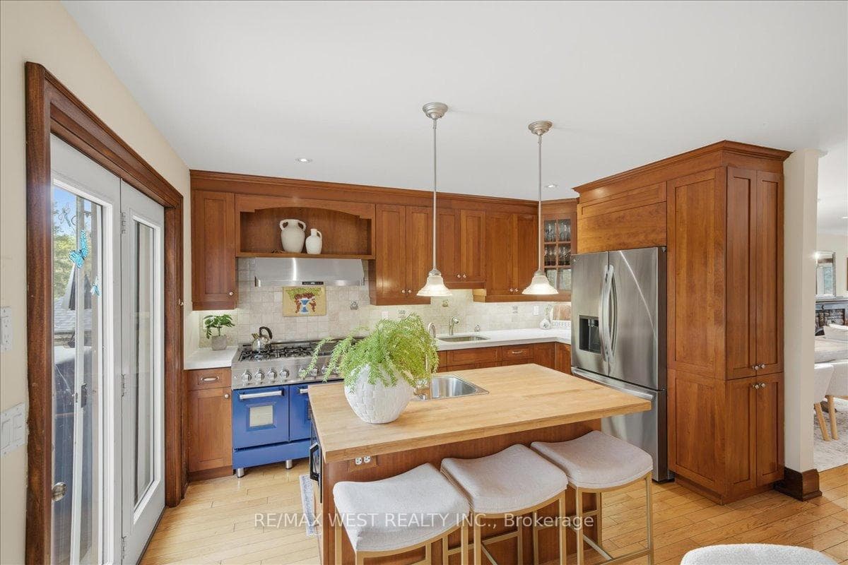 69 Mayfield Avenue photo 16