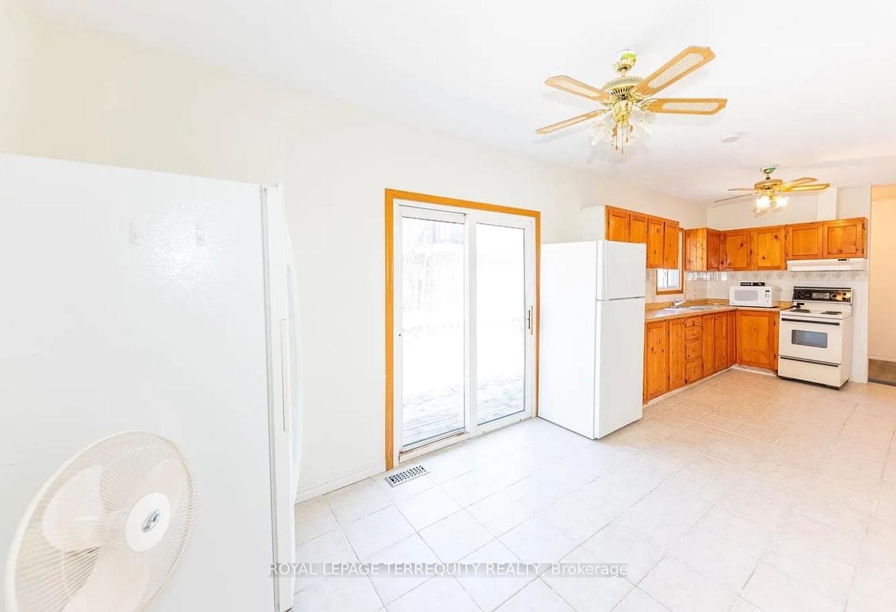 252 Bloor Street photo 3