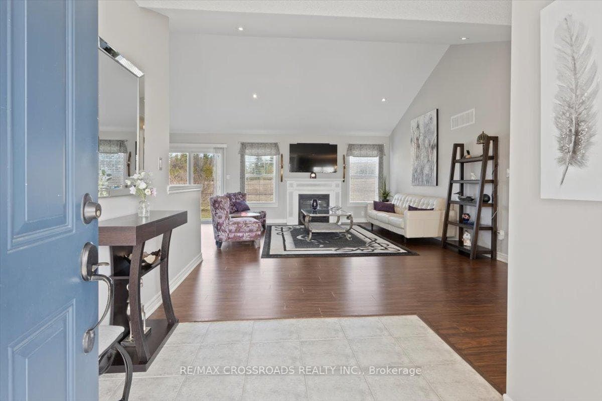 392 Lakeshore Road photo 5
