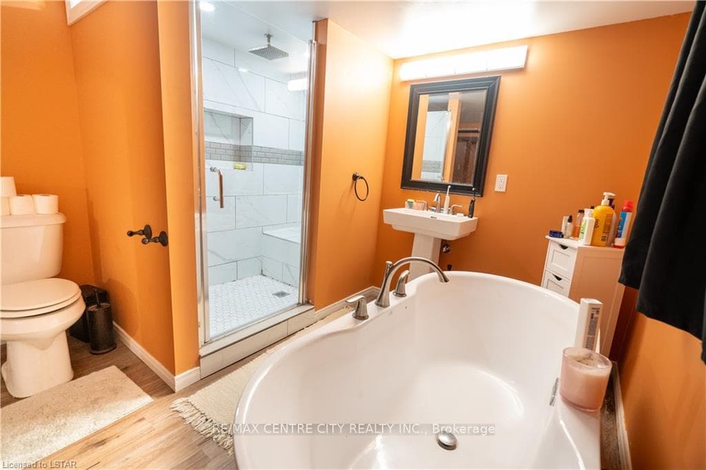 427 ADELAIDE Street photo 19