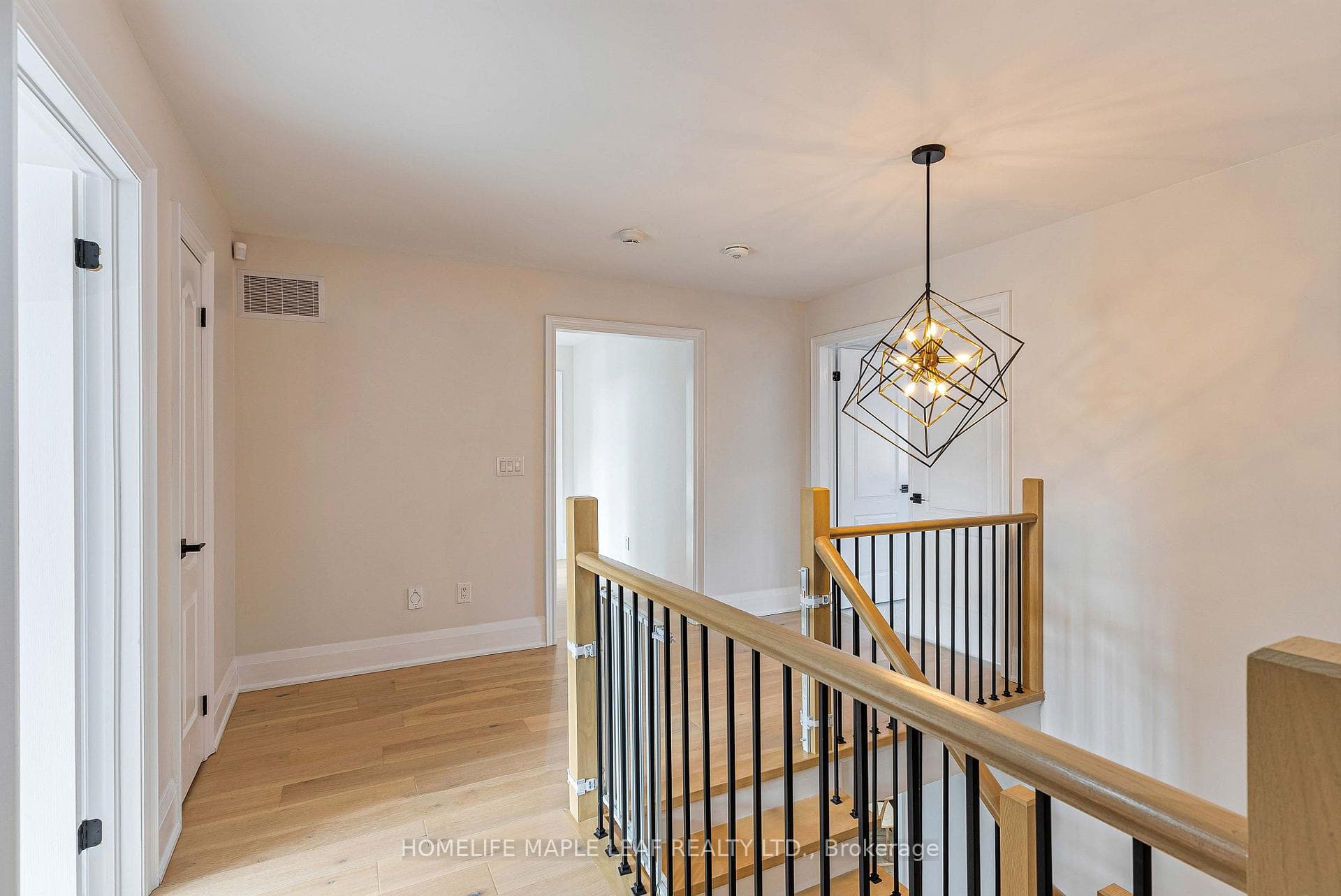 144 Bloomsbury Avenue photo 25