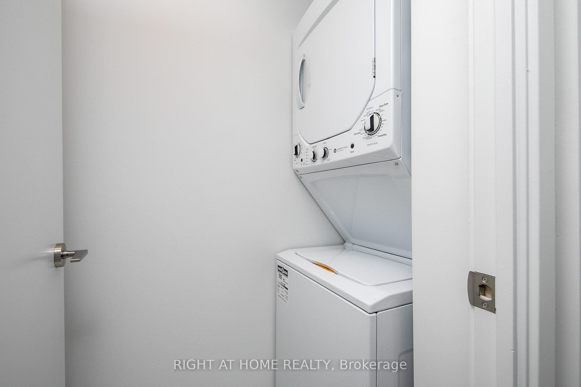 20 Edward Street Unit 1819 photo 15